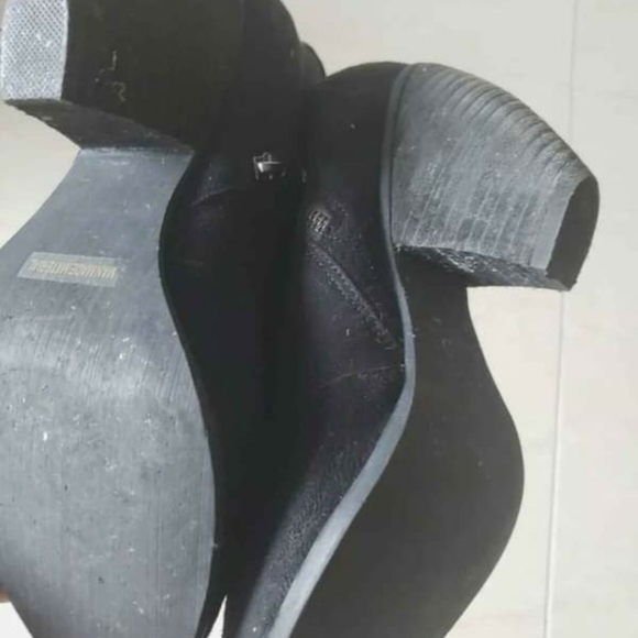 Not rated womens black suede Fringe boots Size 9.5 condition is like new - Picture 3 of 4